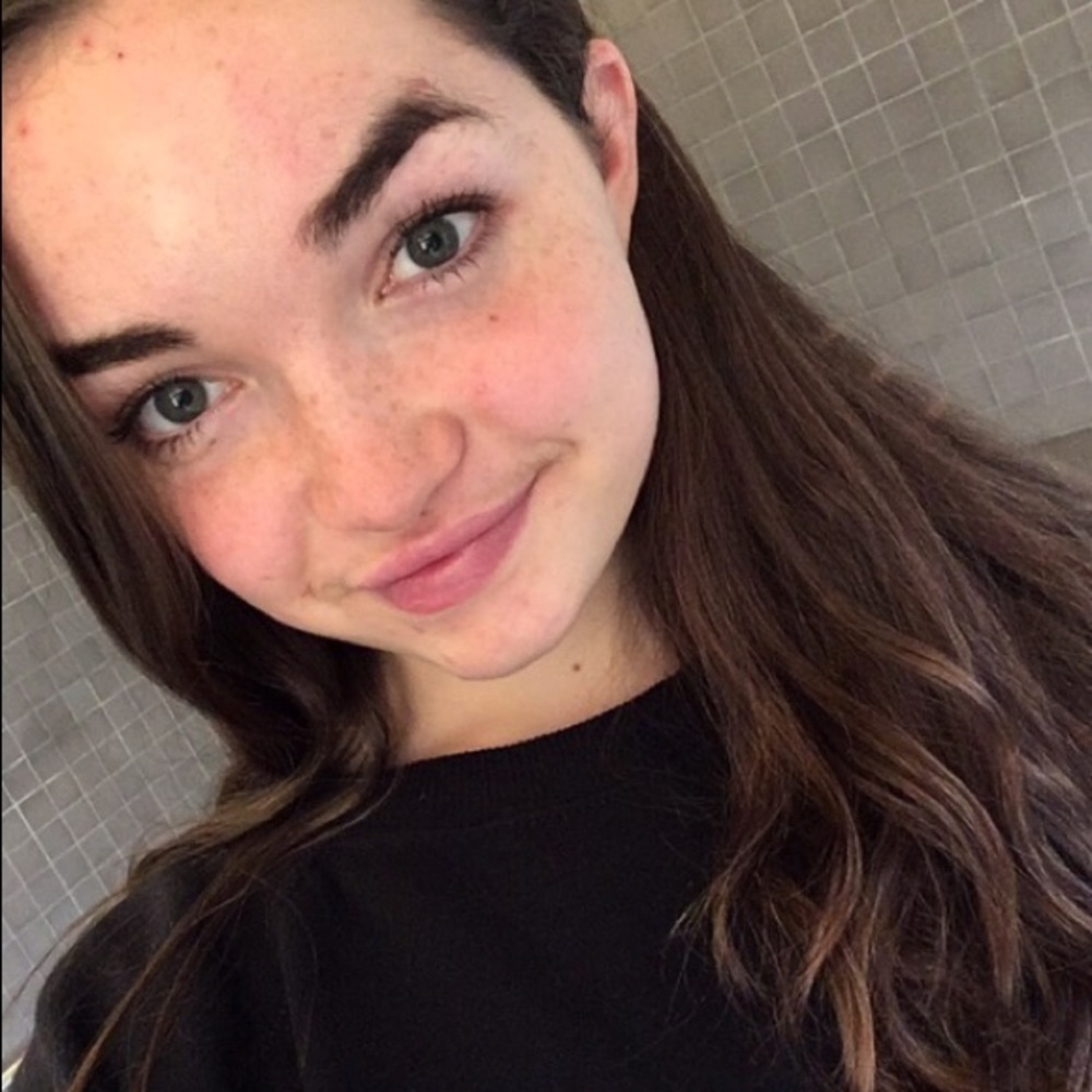 Meet your Posher, Lydia
